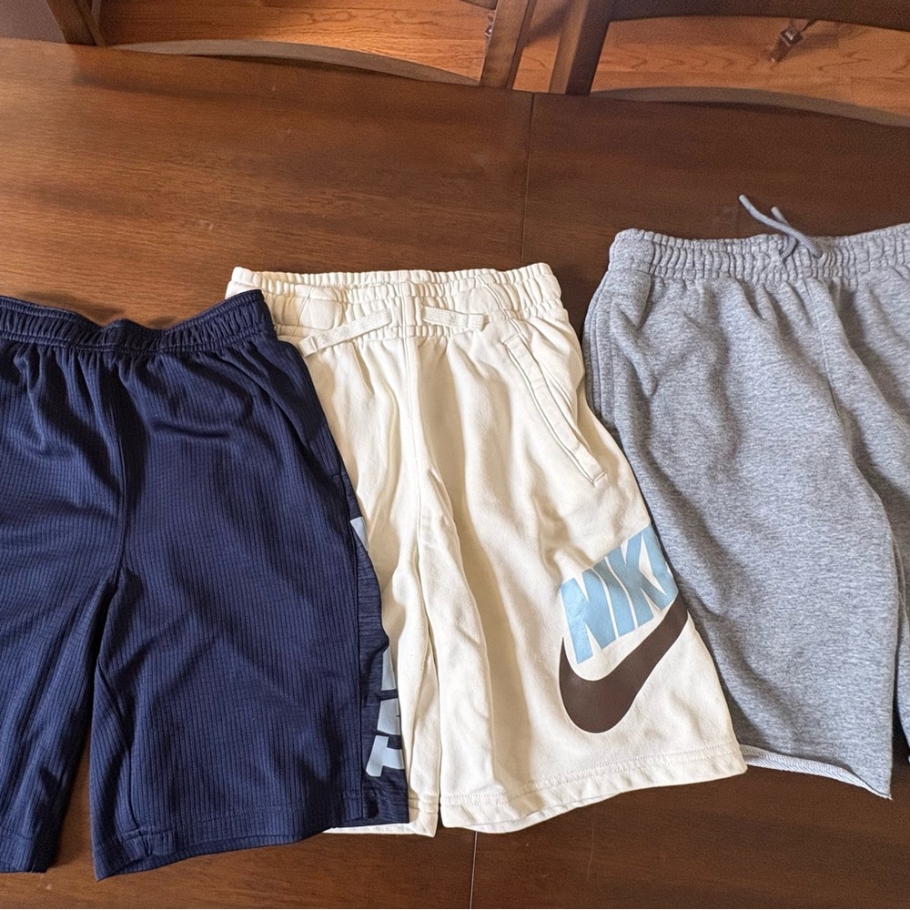 3 Youth medium Shorts